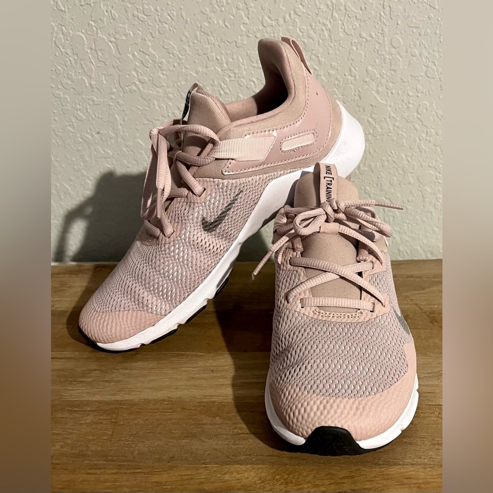 ‎Wmns Nike Legend Essential Running Shoe